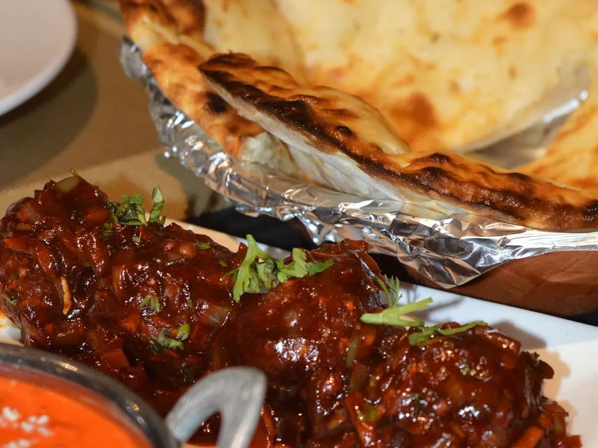 Chicken tikka with naan