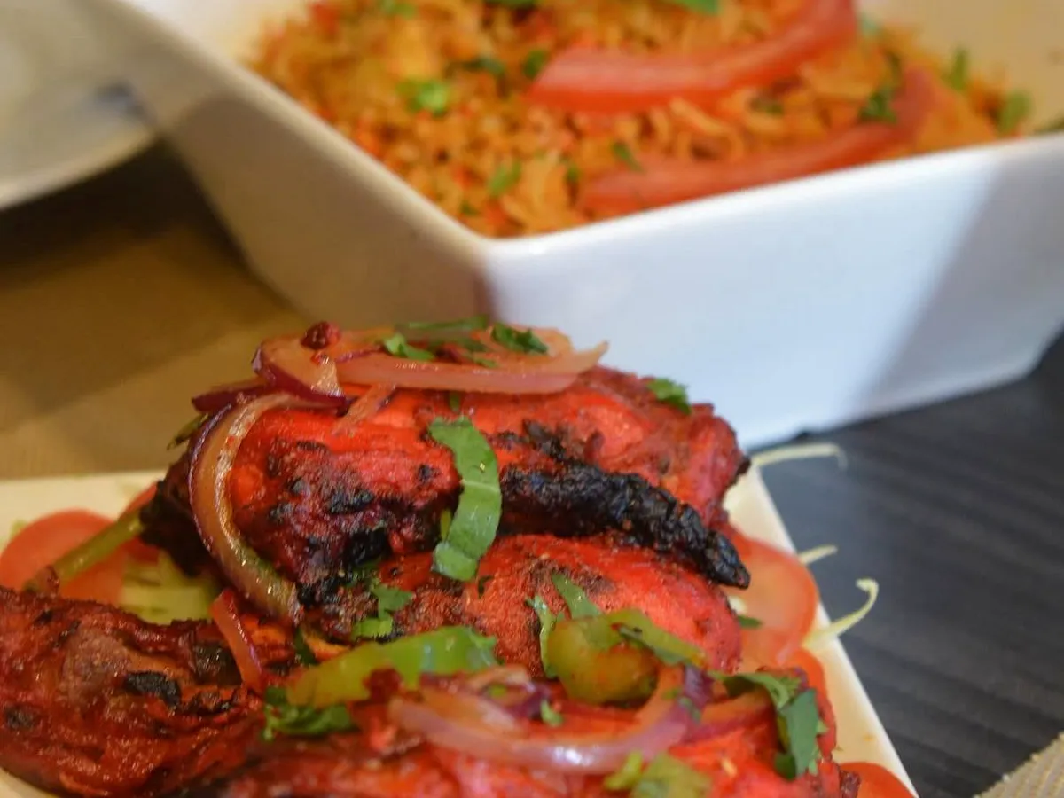 Tandoori chicken with rice